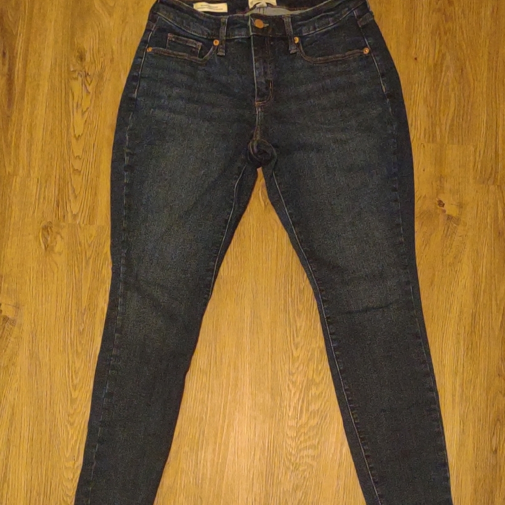 Universal Thread Mid-Rise Curvy Skinny Jeans - size 6/28R